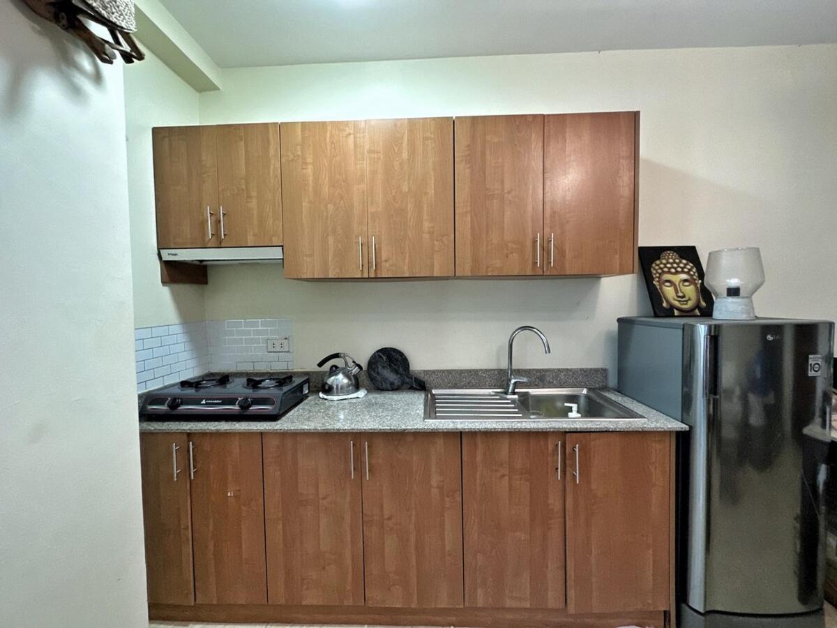 Centrally Located Affordable With Kitchen Appartamento Boracay Island
